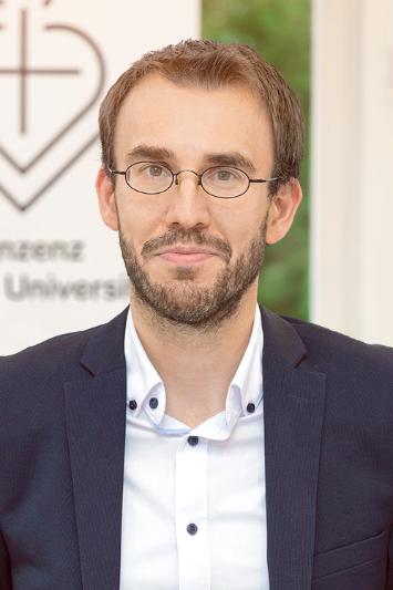 ein Mann in einem Anzug