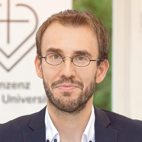 ein Mann in einem Anzug