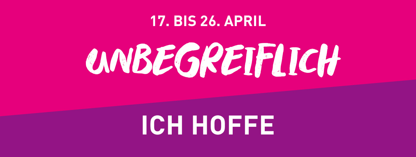 Zu sehen ist zweifarbige Fläche. Der Obere Teil ist Pink, der untere ist Lila und hat an der Oberkante eine Schräge.  Auf den Farben steht das Datum der Heilig-Rock-Tage 2026 17. bis 26. April 2026 und das Leitwort 'Unbegreiflich ich hoffe'