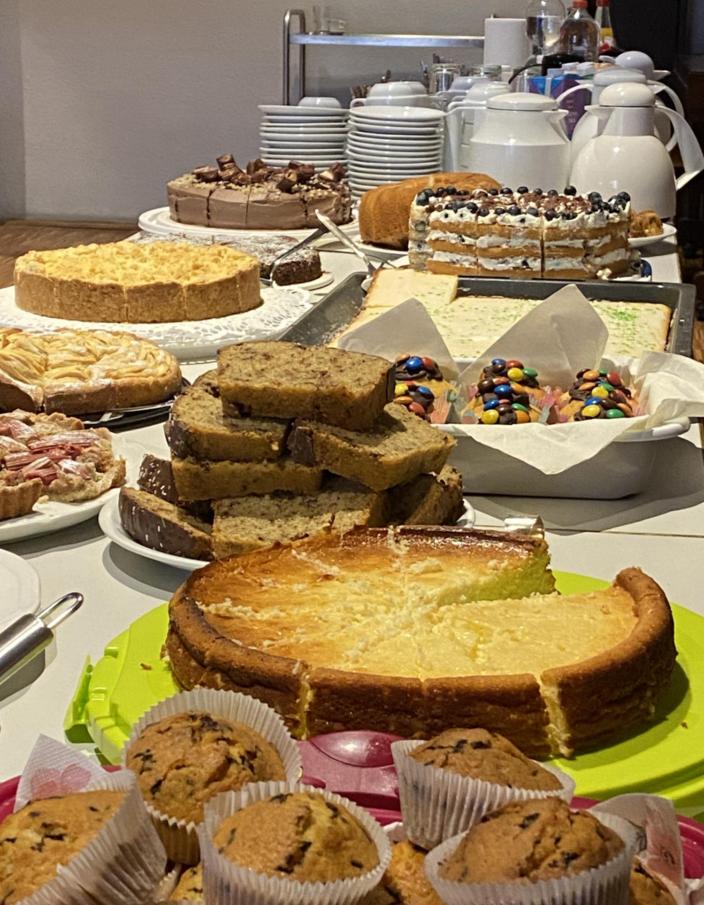 Ein umfangreiches Kuchenbuffet