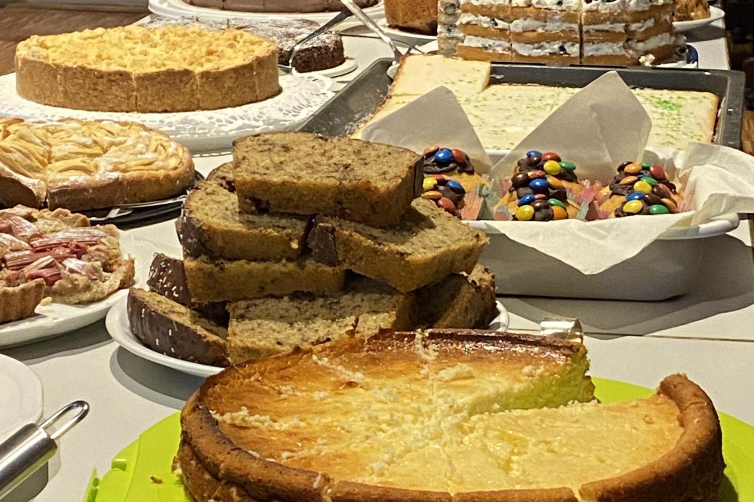 Ein umfangreiches Kuchenbuffet