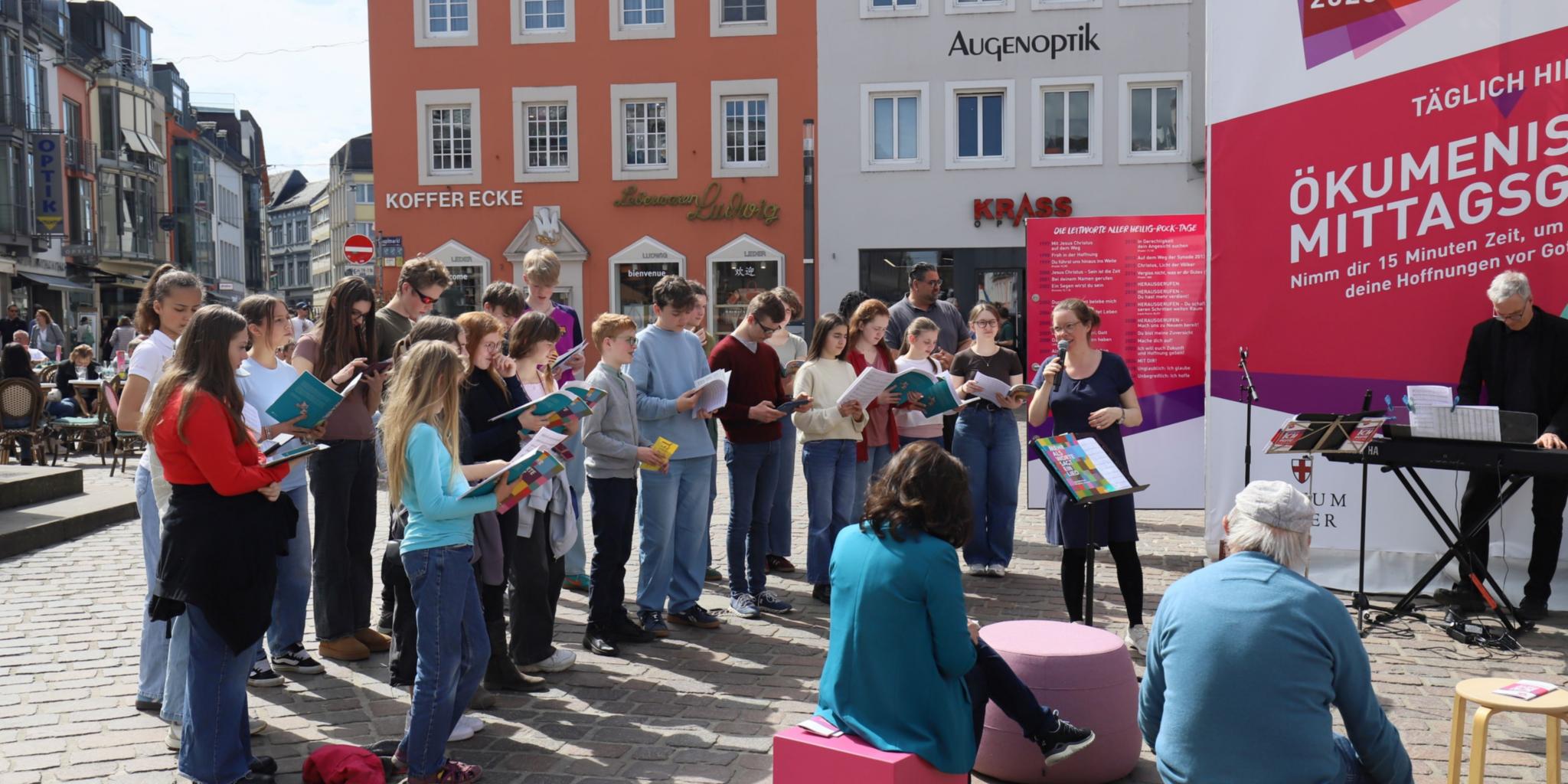 Mittagsgebet am Hauptmarkt