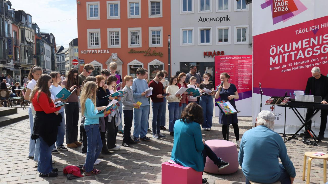 Mittagsgebet am Hauptmarkt