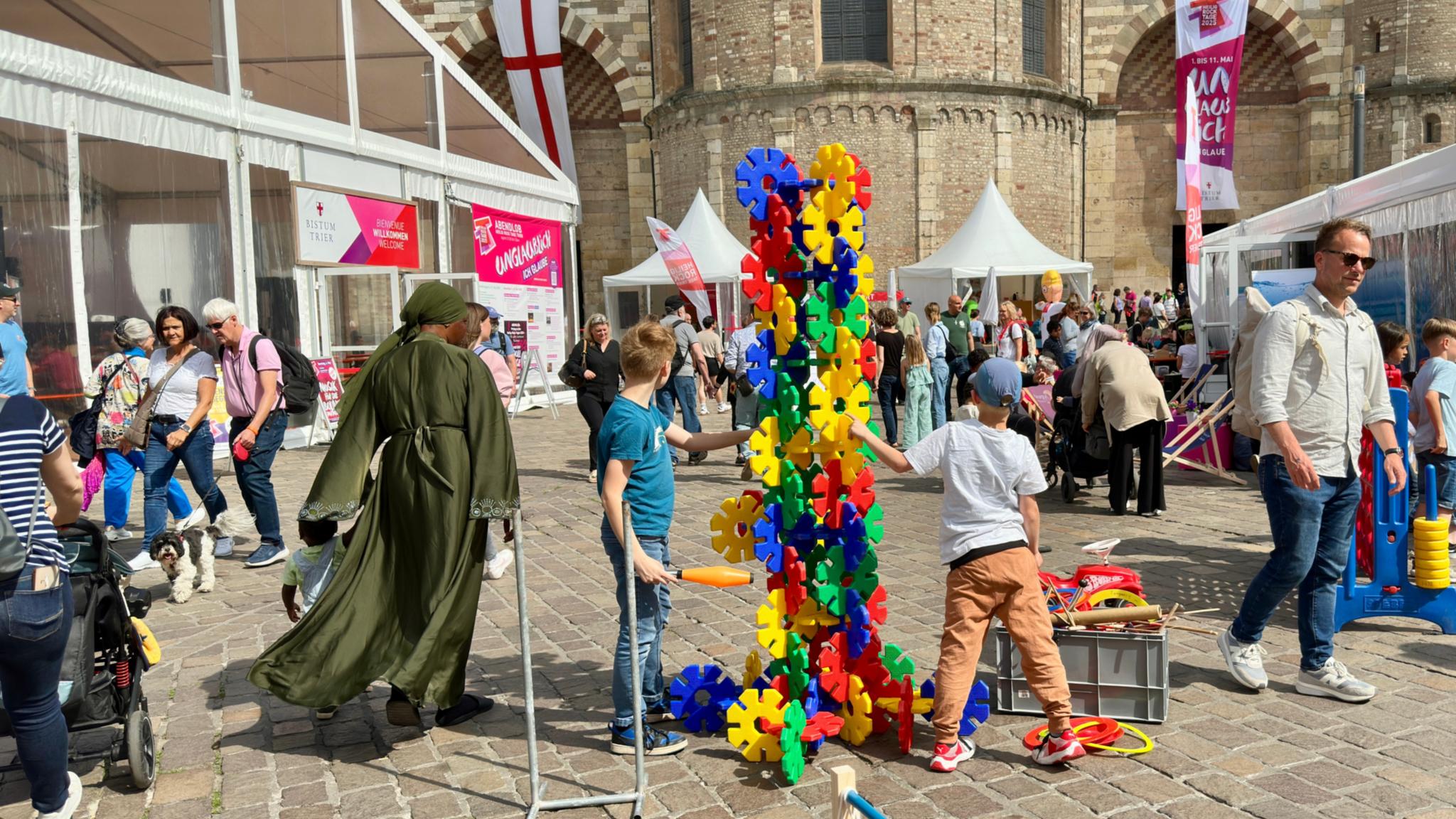 Spiel und Spaß bei den offenen Angeboten rund um den Dom