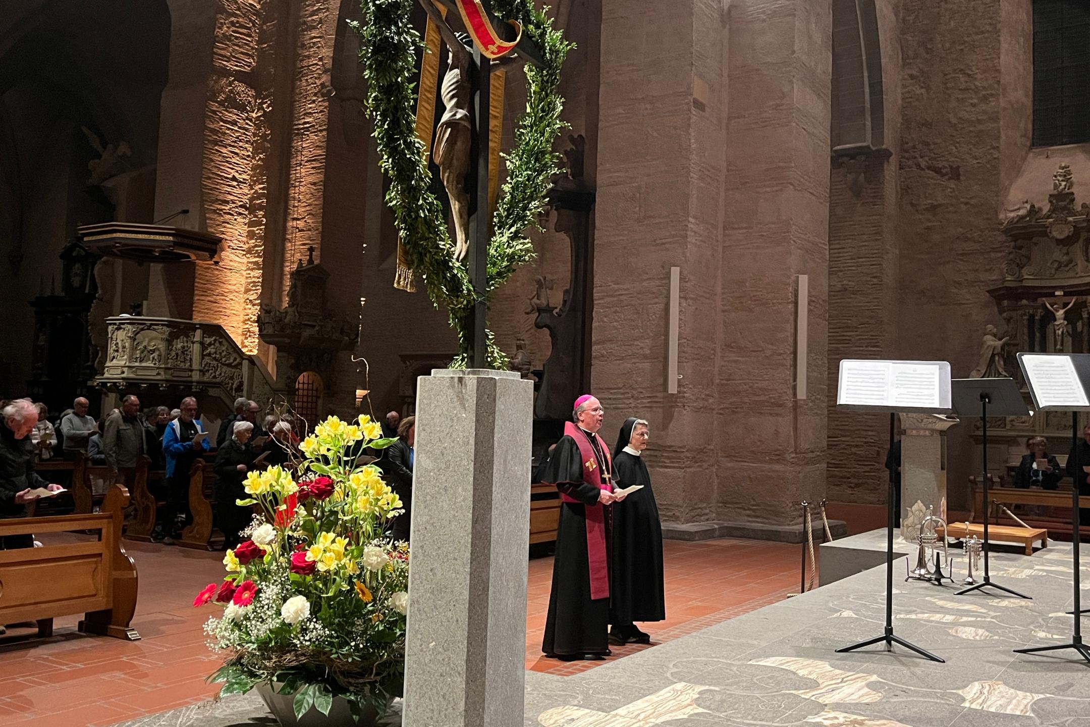 Abendlob mit Sr. Scholastika Jurt und Bischof Ackermann