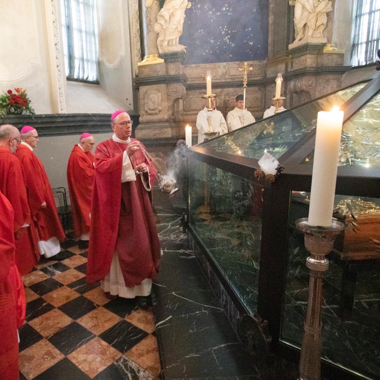 Feierliche Eröffnung der 25. Heilig-Rock-Tage mit Bischof Ackermann und den Bischöfen der EUREGIO