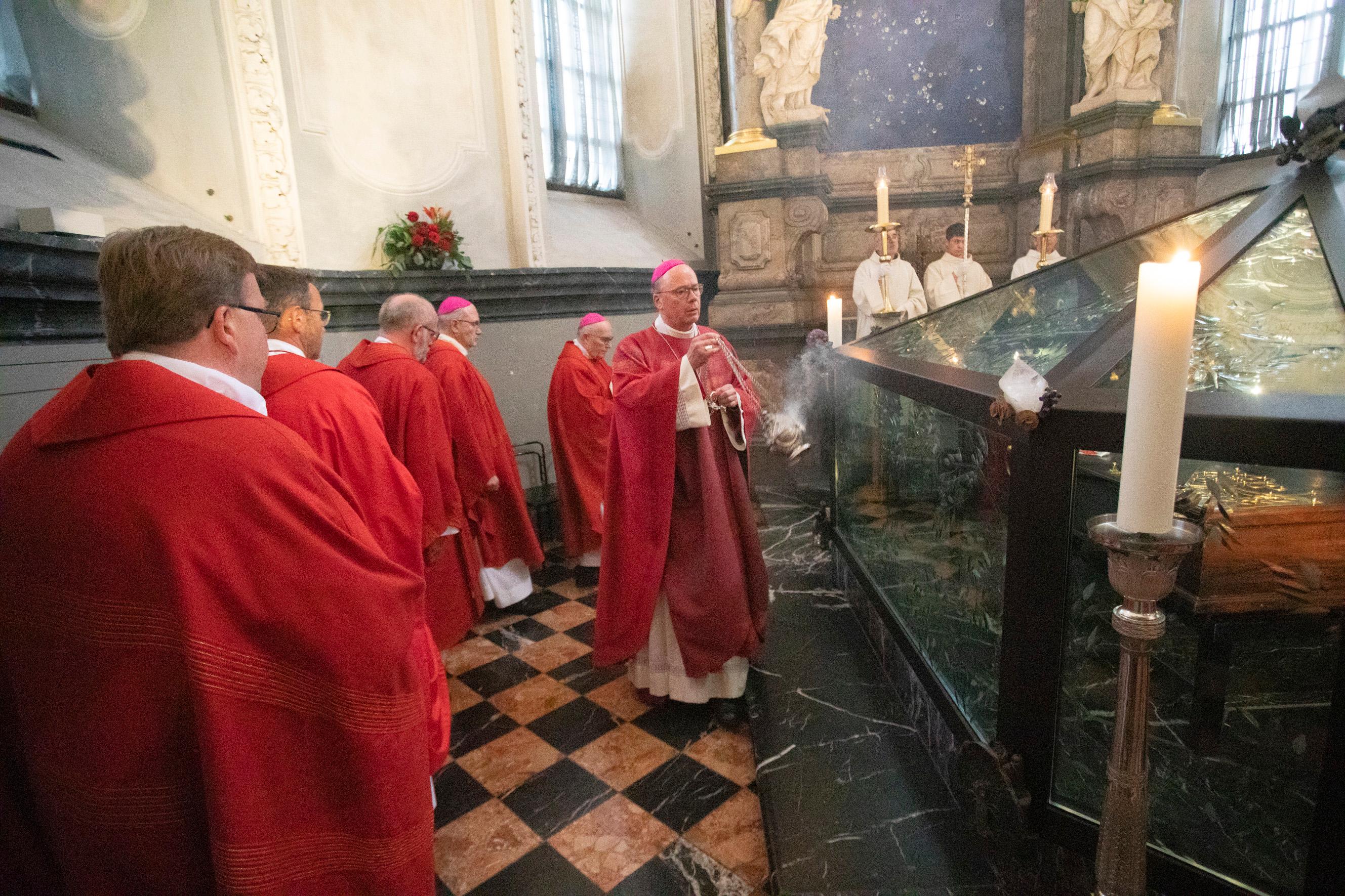 Feierliche Eröffnung der 25. Heilig-Rock-Tage mit Bischof Ackermann und den Bischöfen der EUREGIO