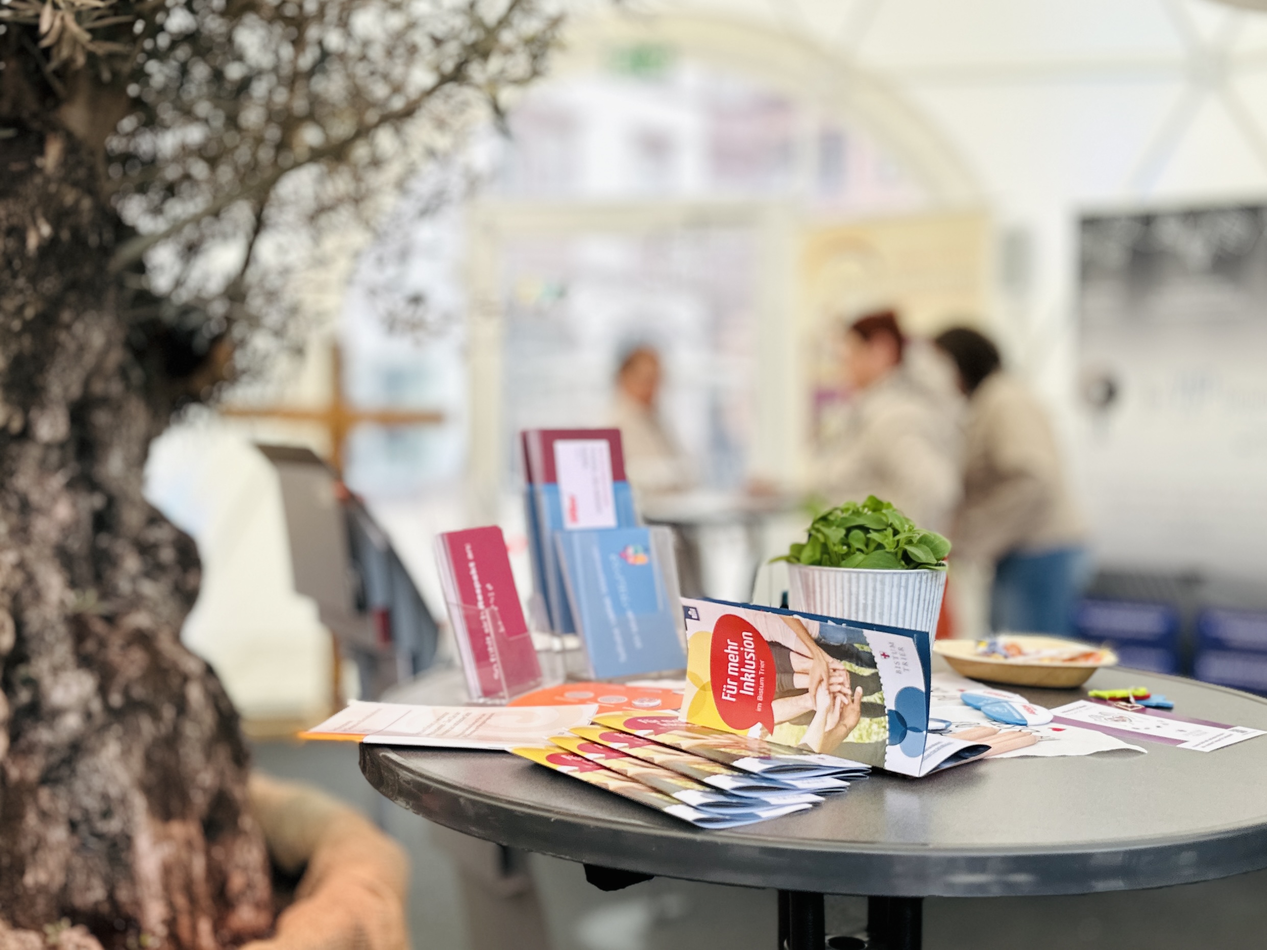 Im AktionInfoZelt am Tag der Inklusion finden am Protesttag Infos und Gespräche statt.