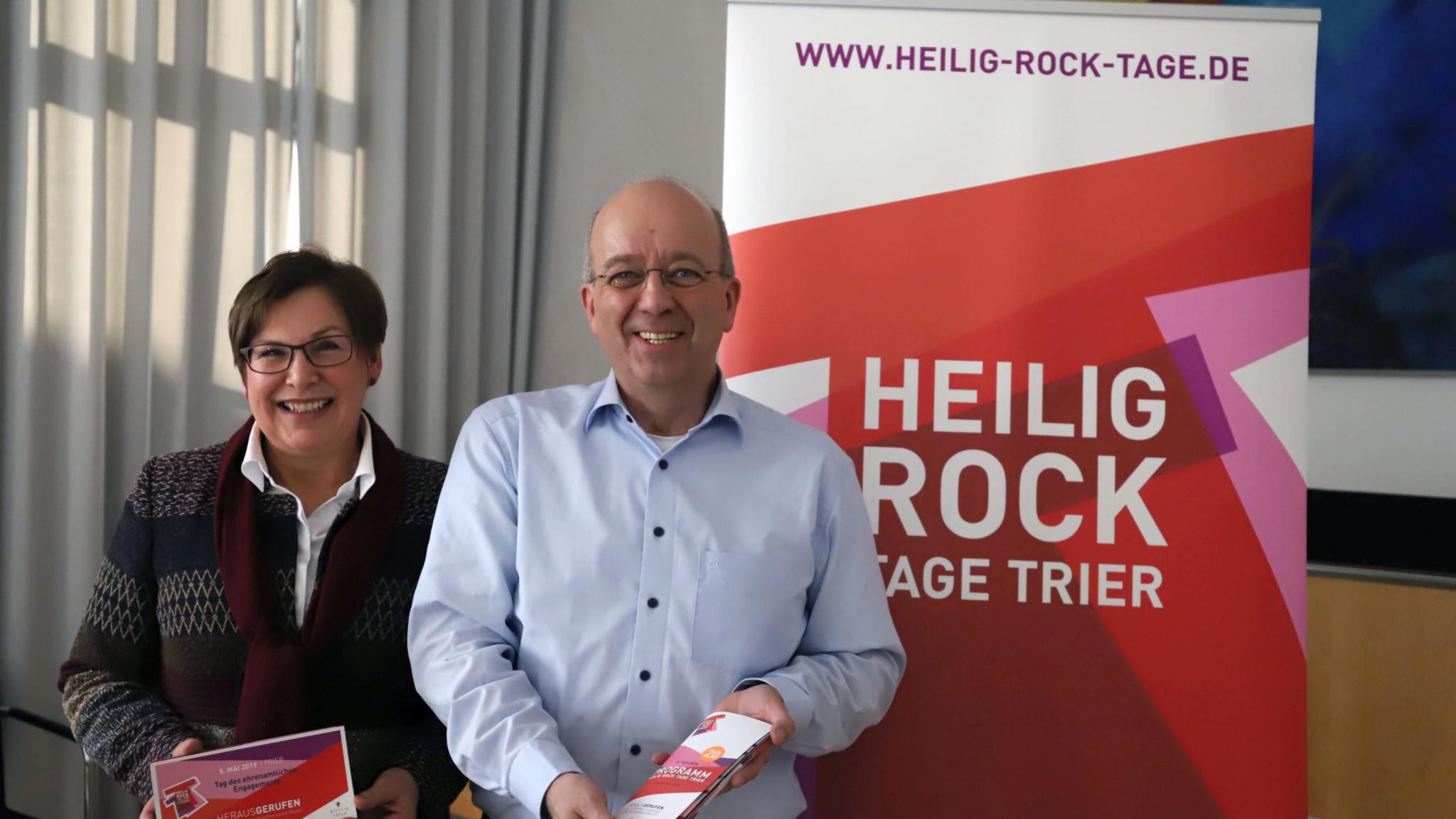 Michaela Tholl und Wolfgang Meyer stellten das Programm der Heilig-Rock-Tage 2019 vor.