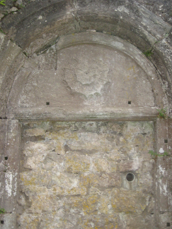 Eine alte Steinmauer