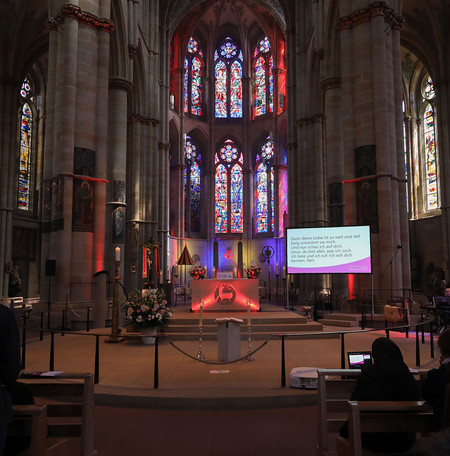 Blick in die illuminierte Kirche Liebfrauen 