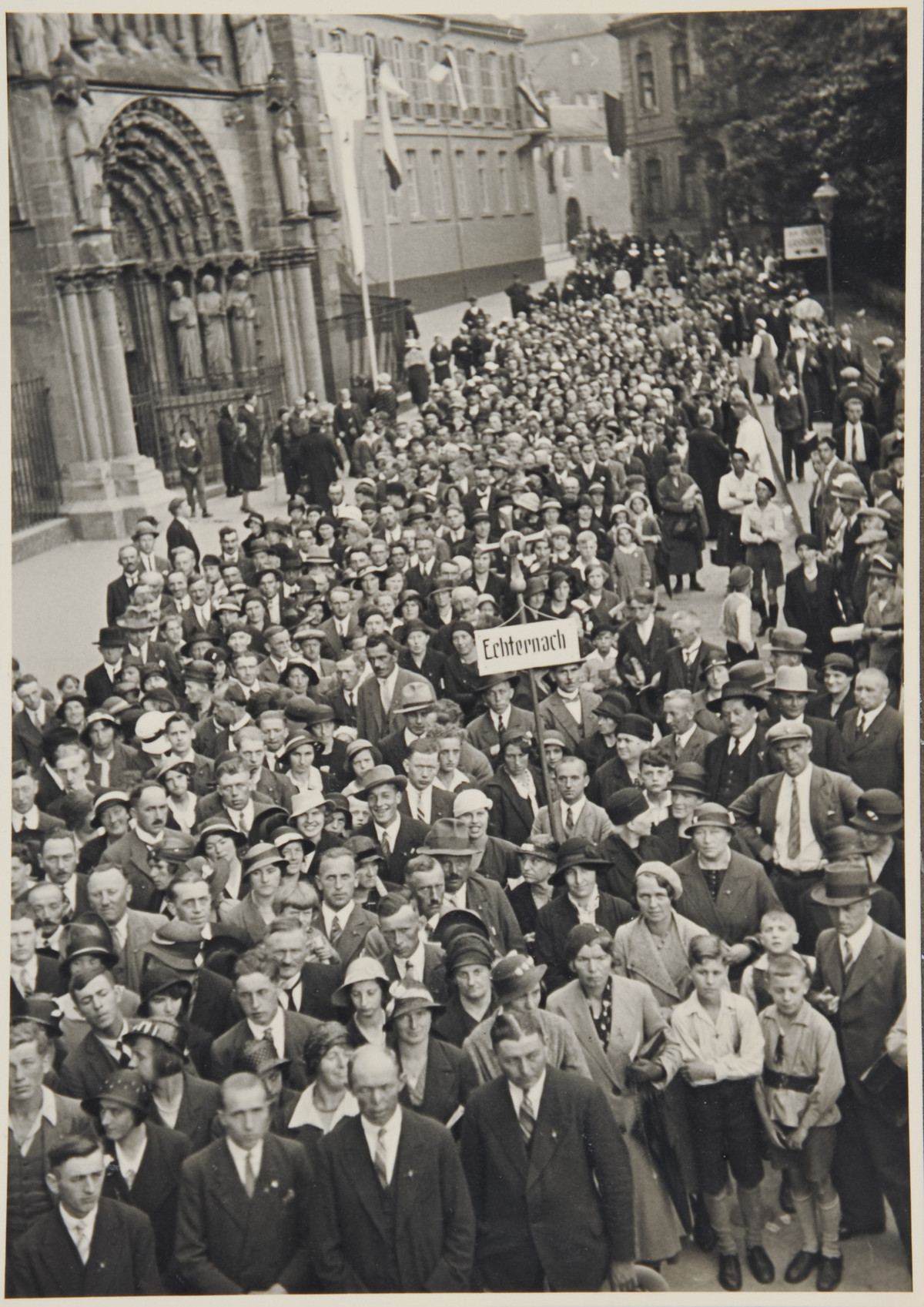 1933