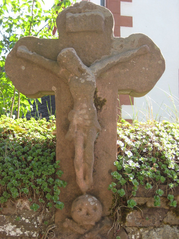 Kreuz aus Stein
