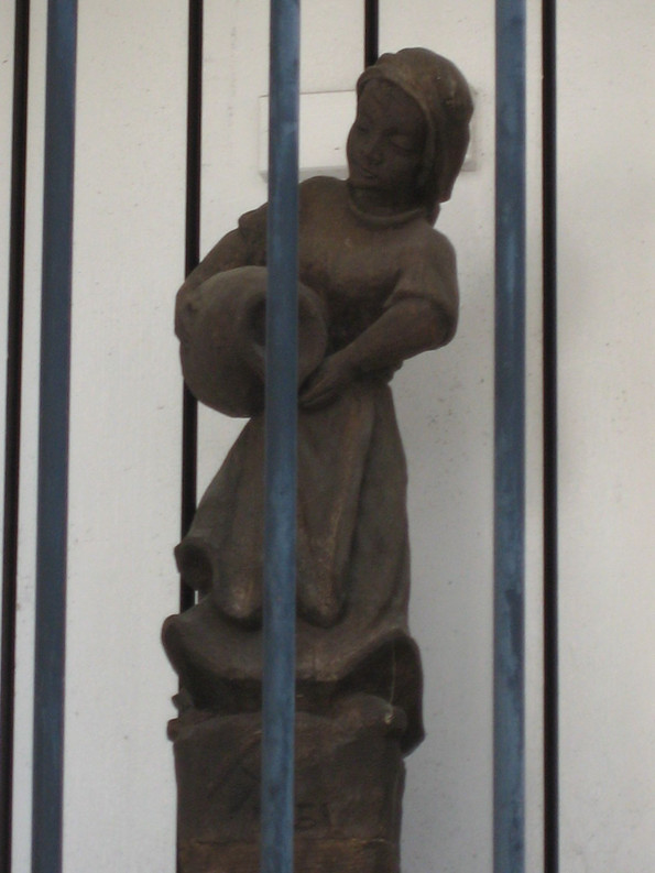 Frau aus Stein