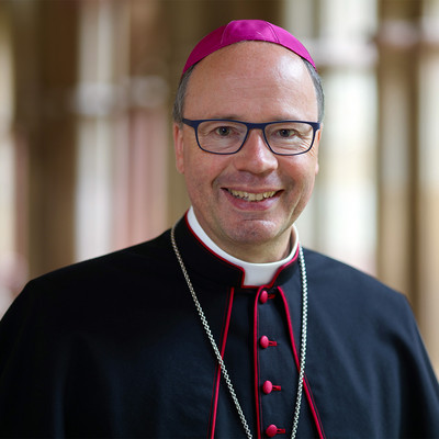 Bischof Dr. Stephan Ackermann im Domkreuzgang